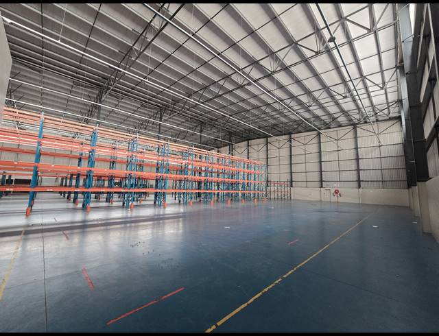 3,234M² WAREHOUSE FOR SALE IN COSMO BUSINESS PARK